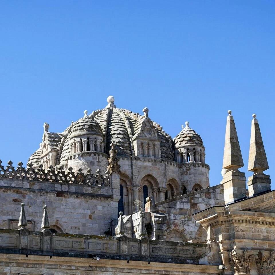 Ruta de las iglesias románicas en Zamora: Un viaje arquitectónico Ruta de las iglesias románicas en Zamora: Un viaje arquitectónico