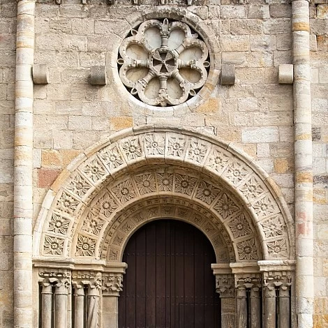 4. Iglesia de San Juan de Puerta Nueva