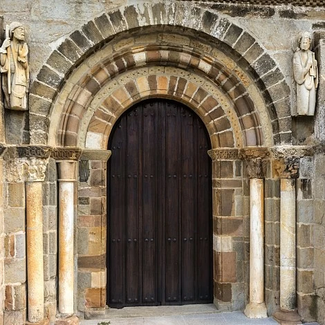 Puerta románica en Santa Marta de Tera